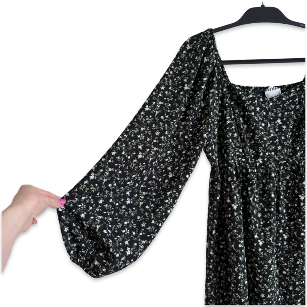 ARULA Black Floral Smocked Mini Dress - Picture 3 of 12